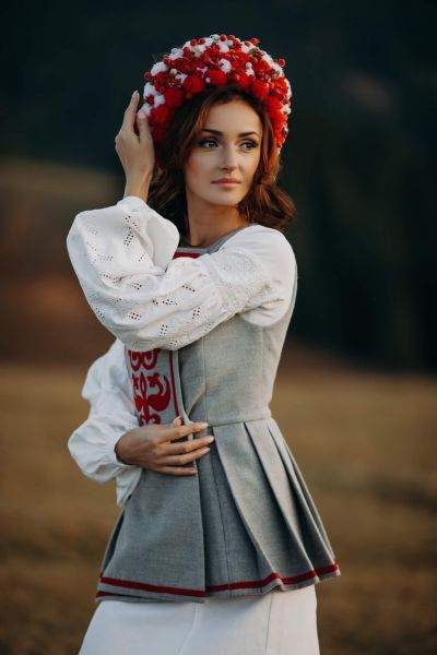 [ru]Эльвира[/ru][fr]Elvira[/fr] femme ukrainienne de Kiev, parle anglais, russe