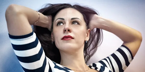 Couple franco-russe : homme français et femme russe en famille